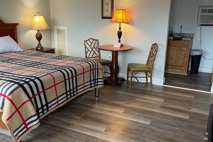 Deluxe Single Queen Bed (4 of 50)