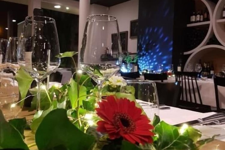 Dining 17 of 44