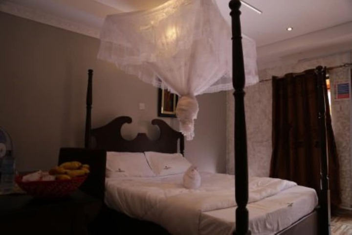 Room 13 of 32