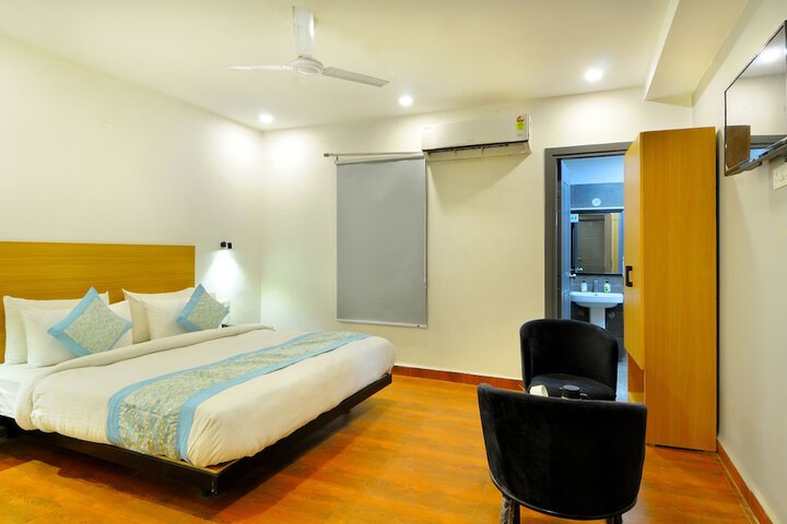Room 6 of 17