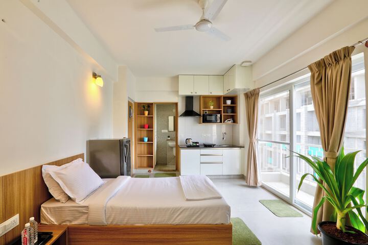 Room 11 of 28