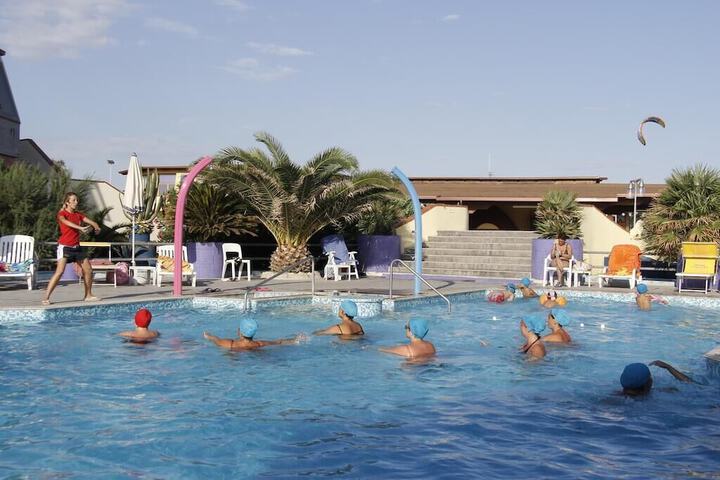 Pool 100 of 150