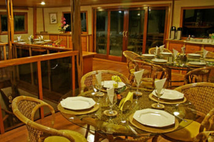 Dining 22 of 26