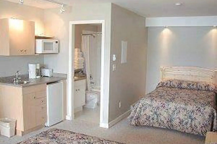 Room 4 of 13