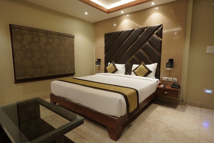 Room 13 of 22