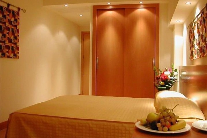 Room 15 of 68
