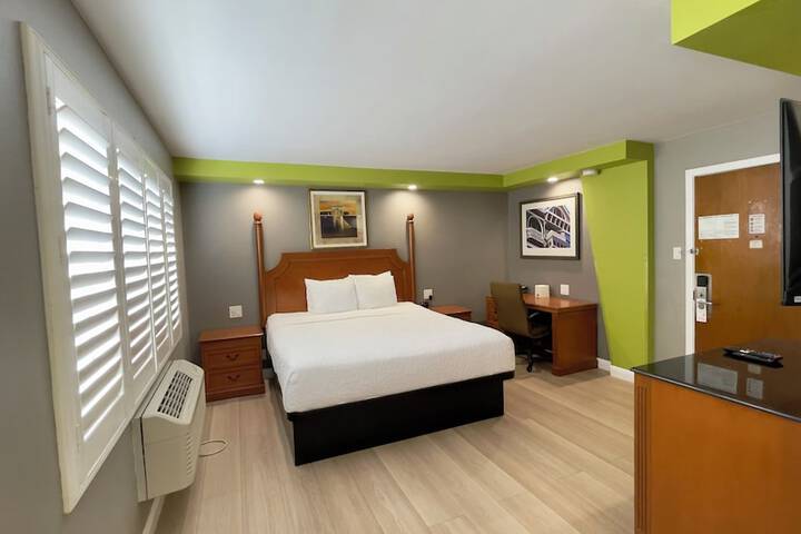 Room 11 of 18