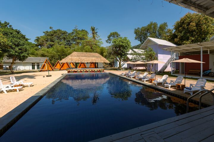 Pool 44 of 70
