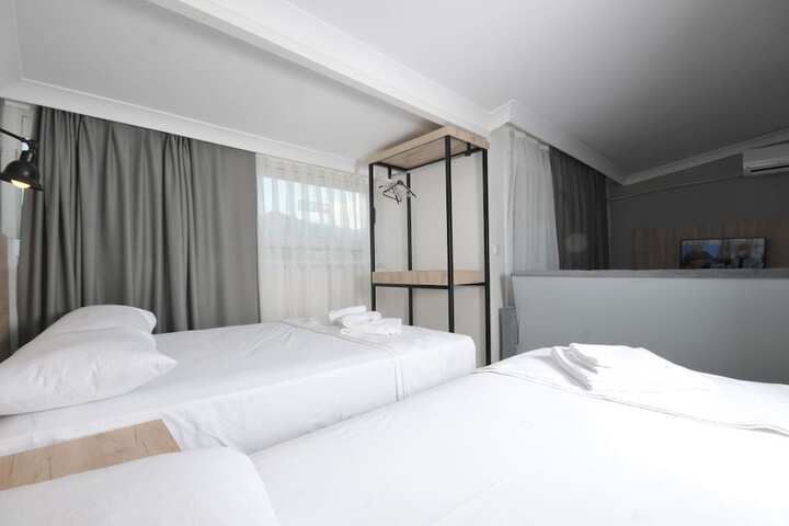 Room 9 of 39