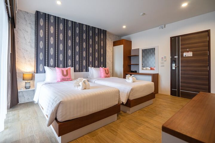 Room 9 of 37