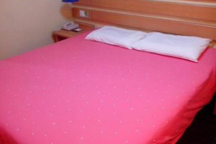Room 9 of 29