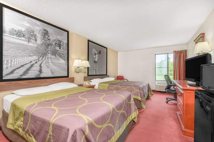 1 Queen Bed (4 of 7)
