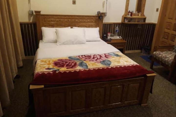 Room 27 of 32