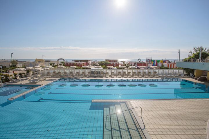 Hotel with Pool
