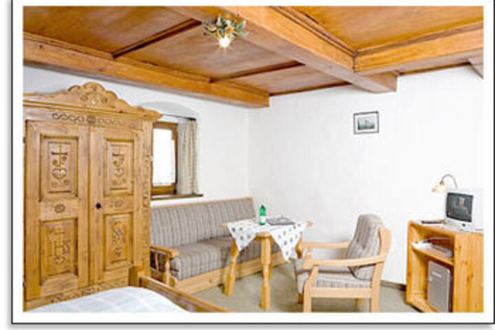 Room 8 of 11