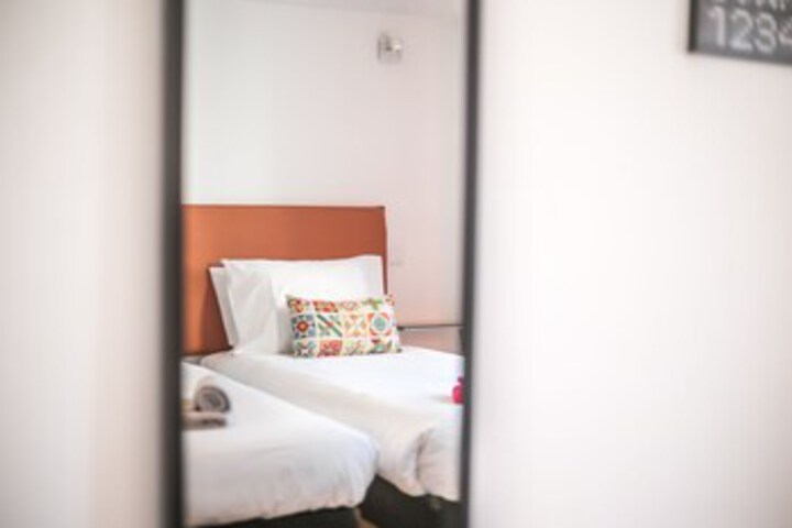 Room 21 of 32