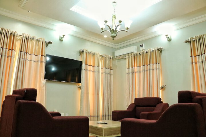 Room 12 of 40