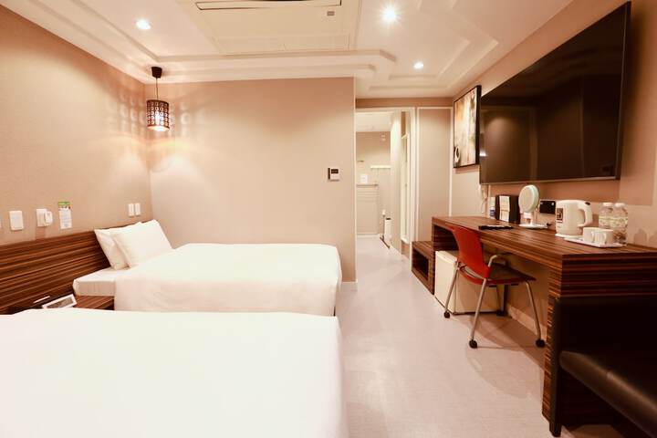 Room 30 of 77