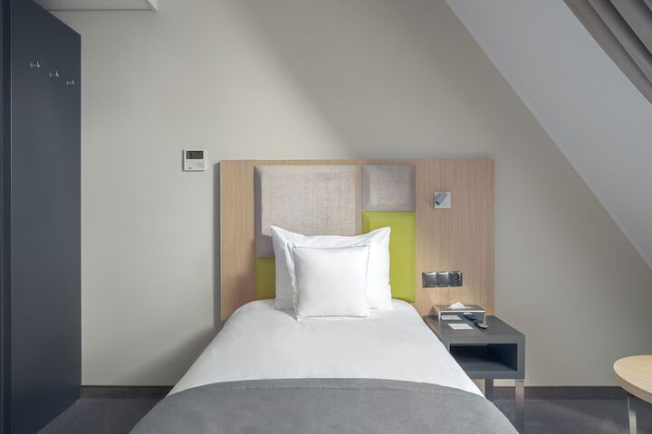 Room 16 of 113