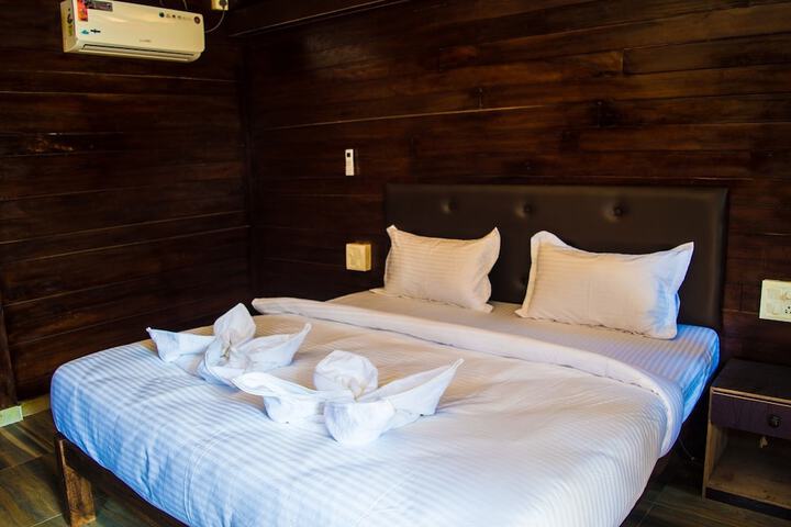 Room 2 of 9