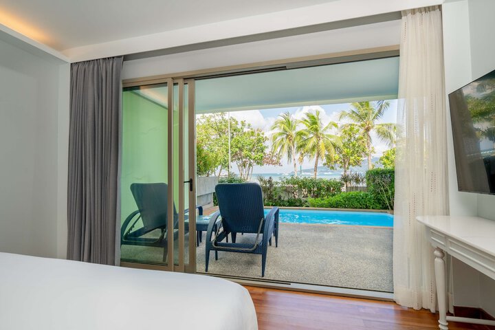 Room 32 of 60