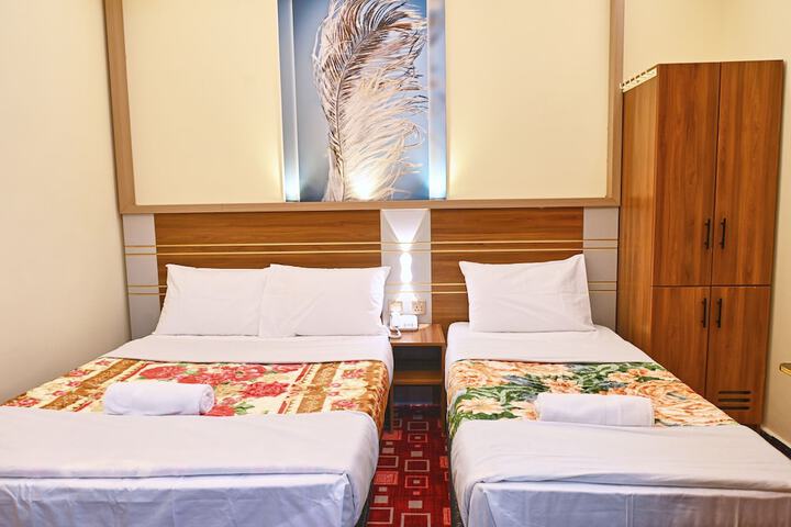 Room 11 of 25
