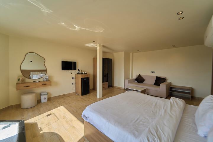 Room 49 of 174