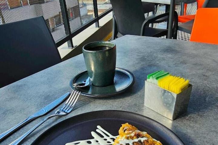 Breakfast/Coffee Service 75 of 82