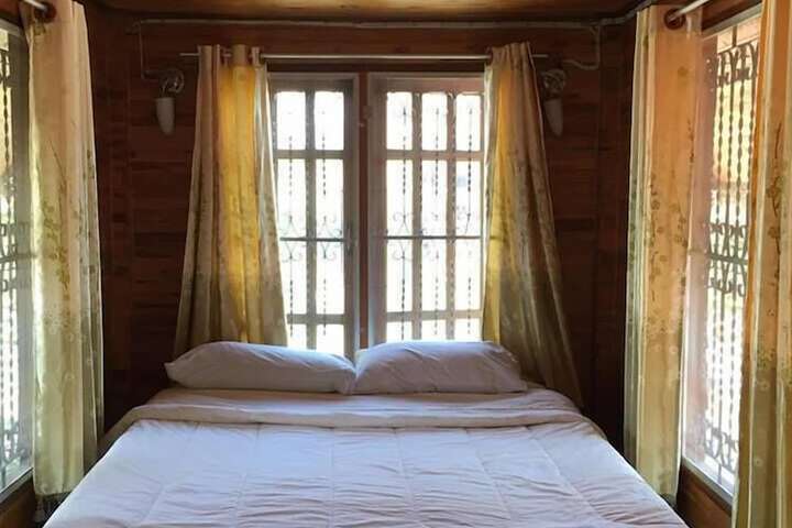 Room 6 of 30