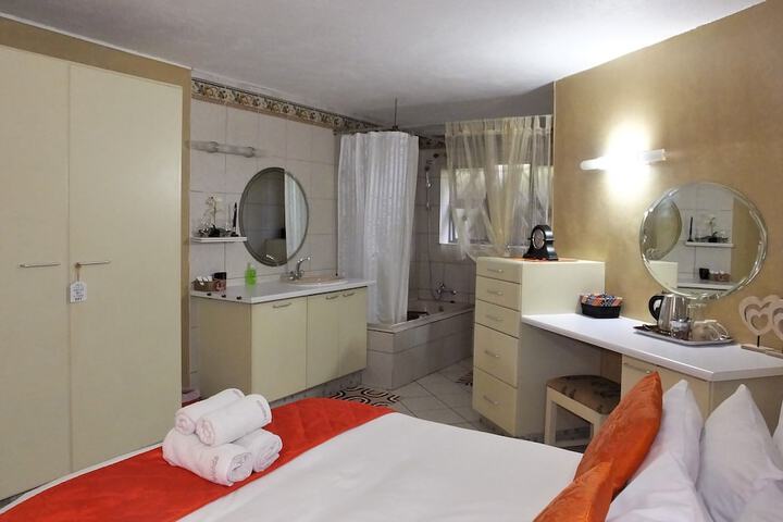 Room 15 of 117