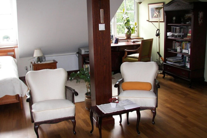 Room 4 of 19