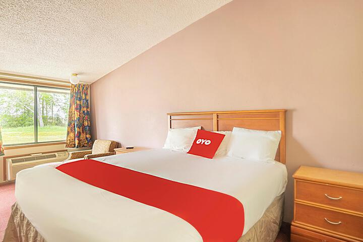1 King Bed (4 of 17)
