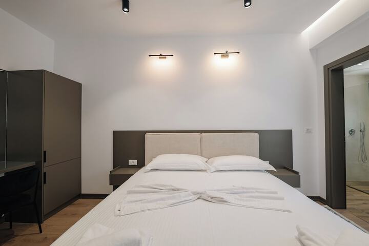 Room 16 of 37