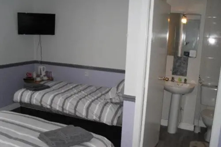 Room 7 of 17