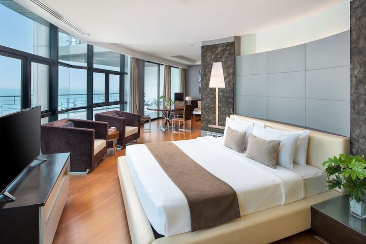 Room 100 of 168