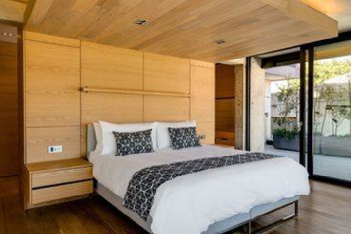 Room 11 of 28