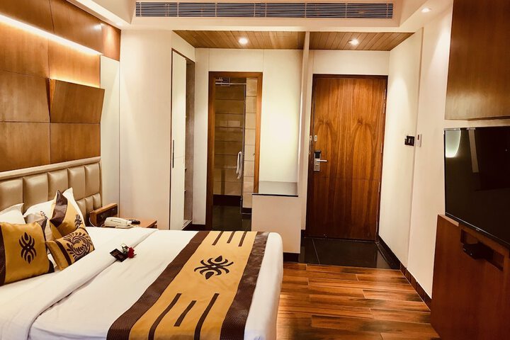 Room 33 of 110