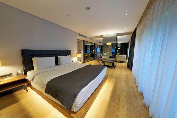Room 102 of 203