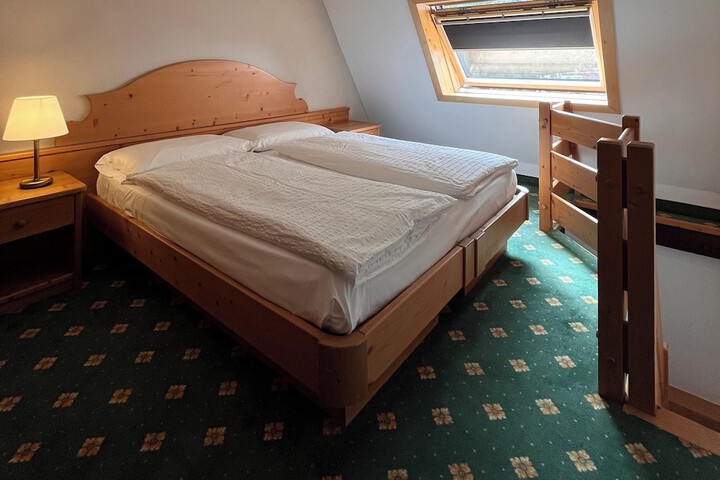 Room 15 of 50