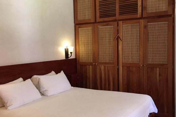 Room 10 of 99