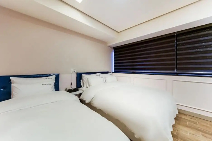 Room 4 of 22