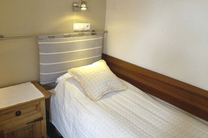Room 3 of 28