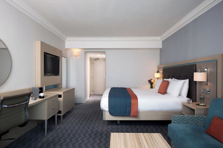 Room 19 of 77