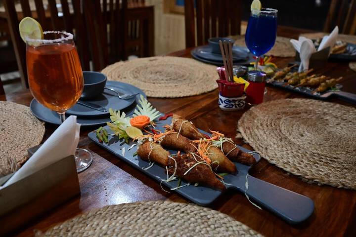 Dining 33 of 51