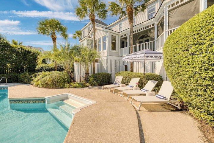 Haven by Avantstay Luxury Beachfront Home w / Pool & Gorgeous Patios