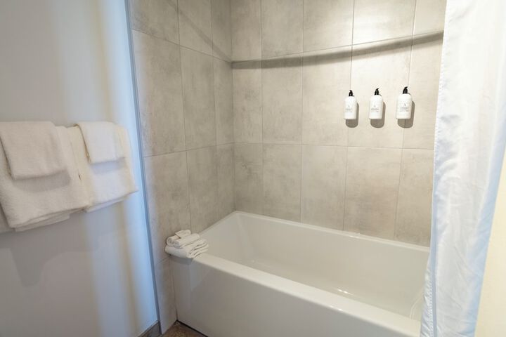 Room 13 of 18