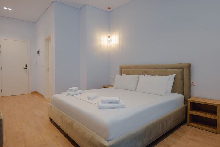 Room 2 of 30