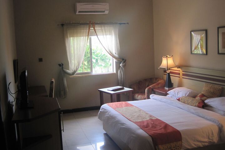 Room 28 of 81