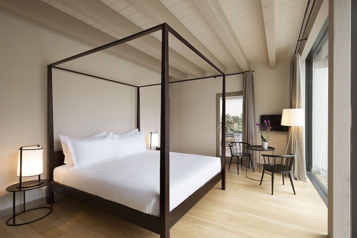 Room 6 of 82