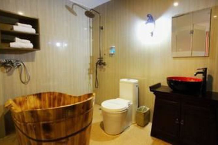Room 14 of 32